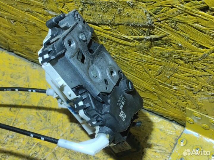 Замок двери для передний левый Peugeot Partner B9