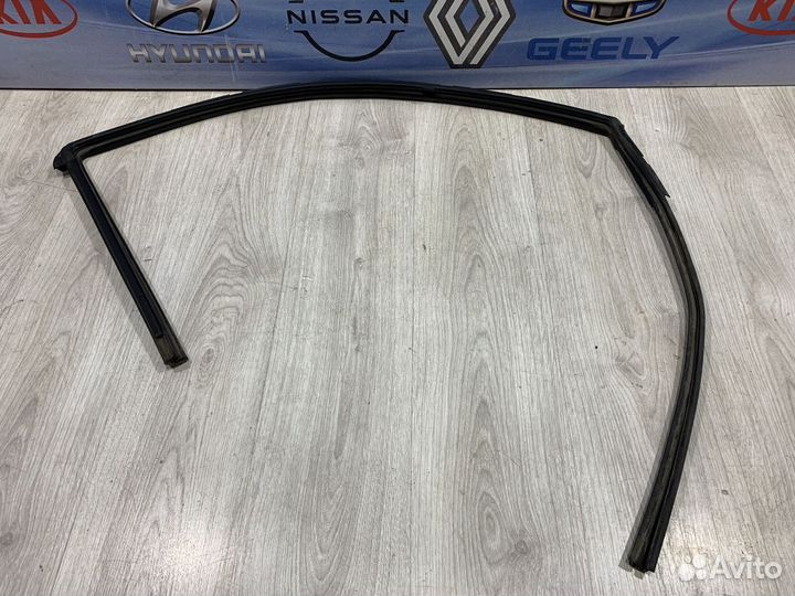 Уплотнитель перед проема стекла двери Nissan note
