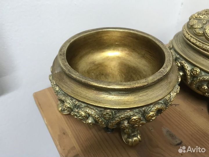 Резная деревянная шкатулка