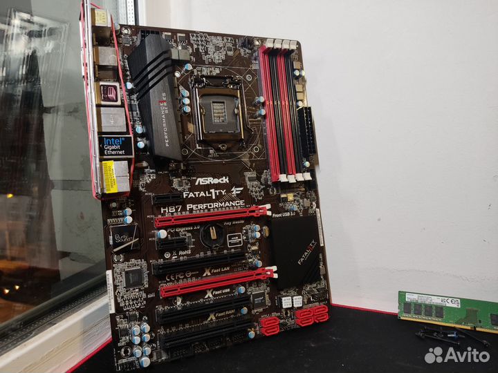 Исполинская ASRock Fatal1ty H87 Performance