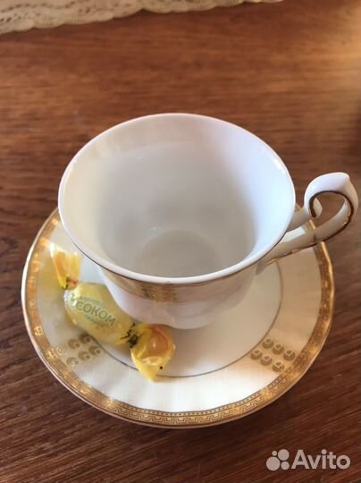 Кофейные чашечки с блюдцами