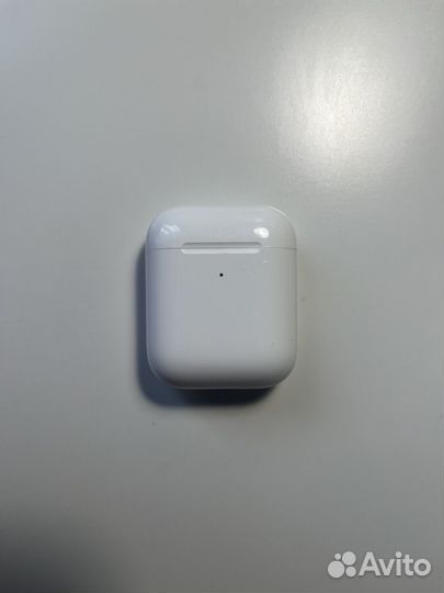 Apple Airpods 2 с беспроводной зарядкой