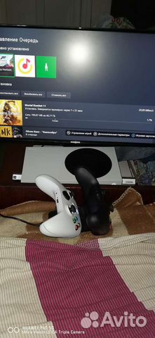 Xbox series s с двумя джойстиками и акумы