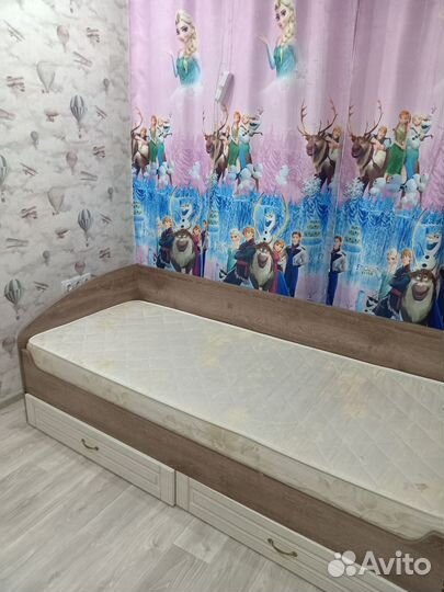 Кровать с матрасом с выдвежными ящиками