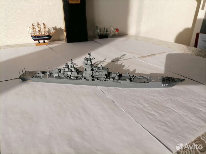 Сборная модель крейсер петр великий 099