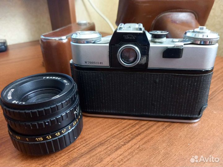 Фотоаппарат СССР Зенит-Е с объективом Гелиос 44-2