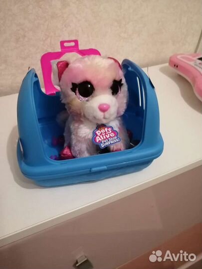 Игрушка в переноске,работает от батареек