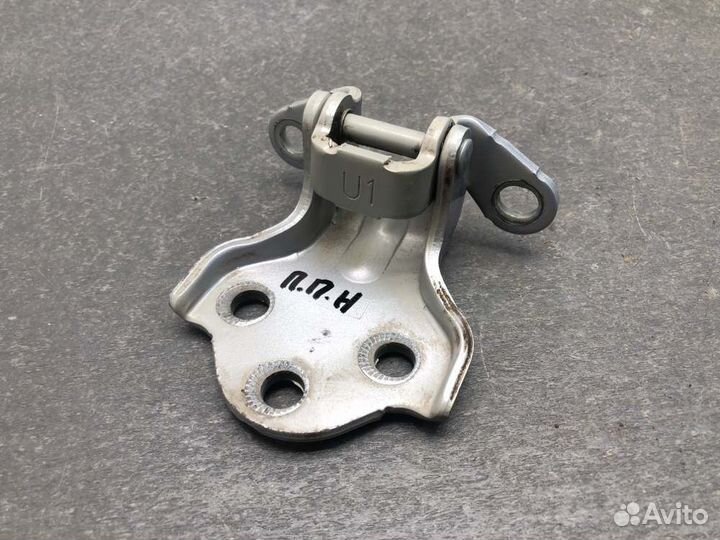 Петля нижняя передняя правая Chevrolet Rezzo klau