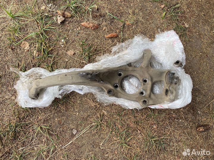 Передни поворотный кулак audi a4 b8