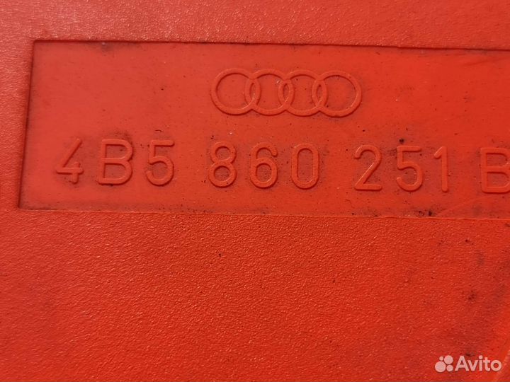 Знак аварийной остановки Ауди А6с5 седан