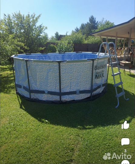 Бассейн с лестницей