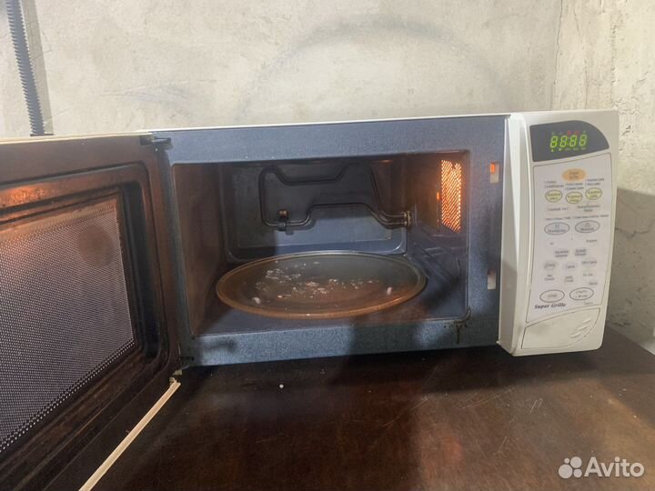 Микроволновая печь Samsung с грилем