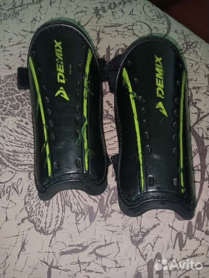 Футбольные щитки