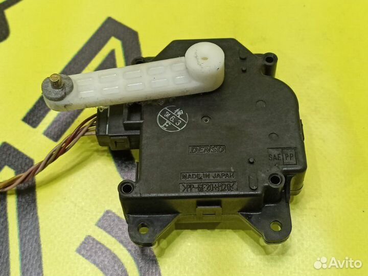 Сервопривод заслонки печки Toyota Avensis AZT250