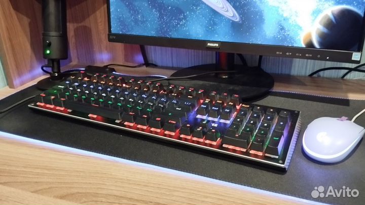 Игровая механическая клавиатура с подсветкой