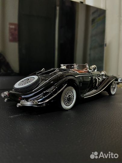 Модель автомобиля 1 : 24