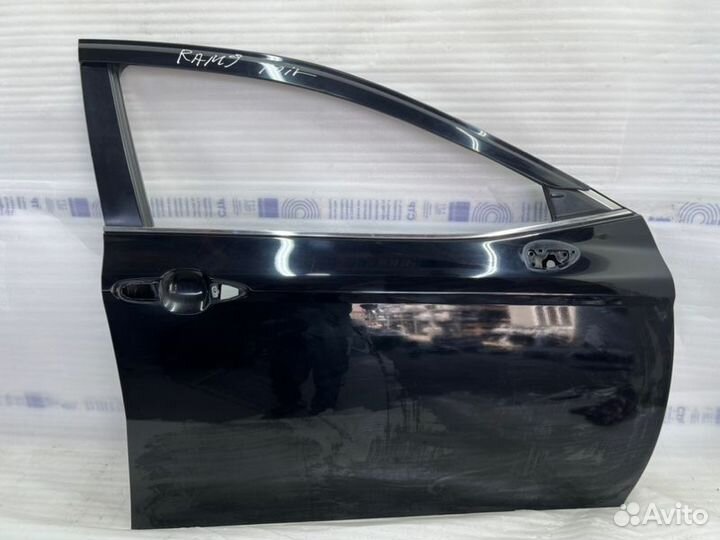 Дверь передняя правая Toyota Camry V70/V75