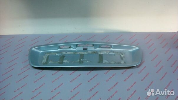 Nissan 90810-AU200 накладка крышки багажника