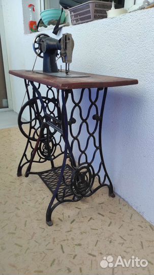 Швейная машинка зингер ножная