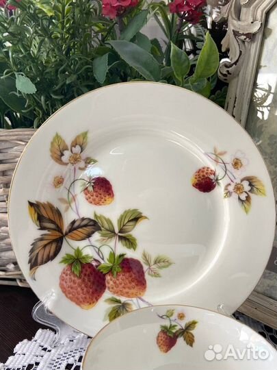 Очень красивое чайное трио из костяного фарфора