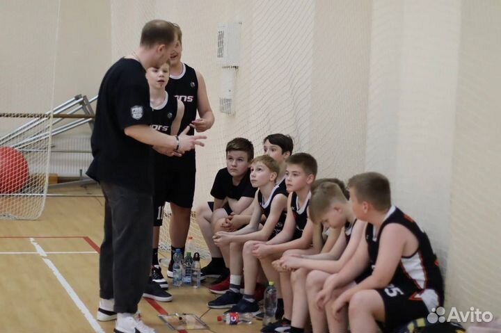 Тренер по баскетболу