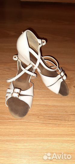 Продаю танцевальные туфли для девочки