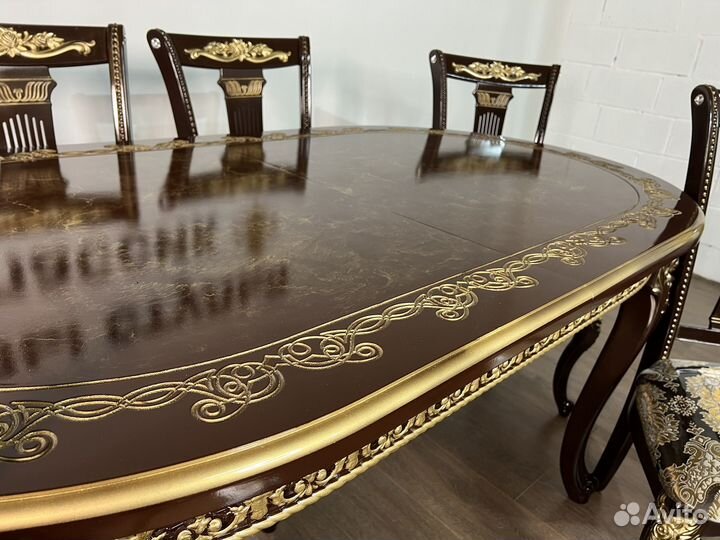 Стол и стулья