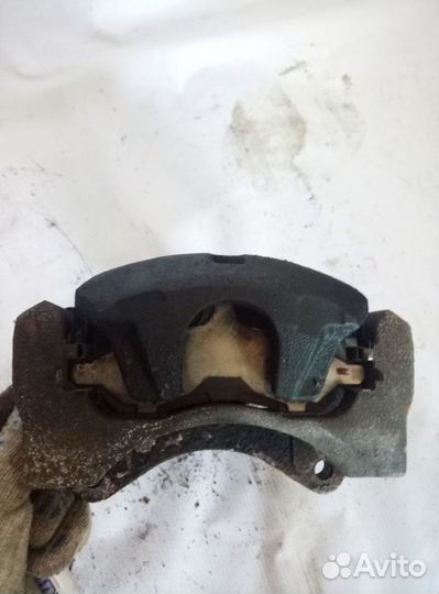 Суппорт передний левый Mitsubishi ASX 2010