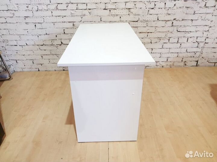 Стол белый