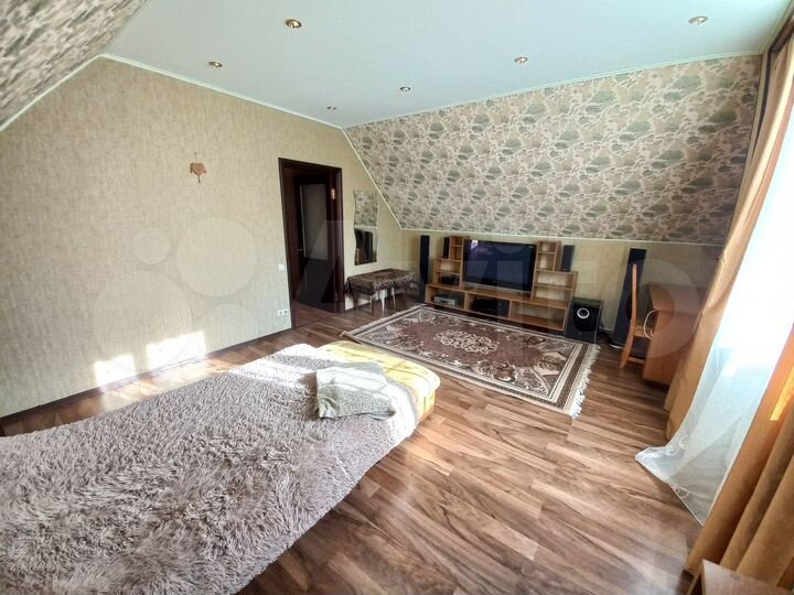 Дом 186 м² на участке 8,4 сот.