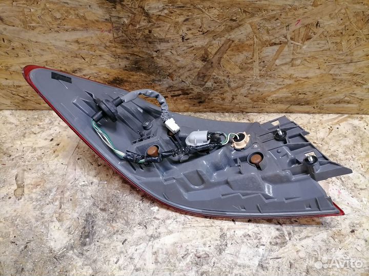 Фонарь задний правый Infiniti M Y51