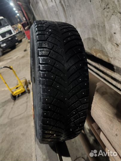 Michelin X-Ice North 4 225/65 R17