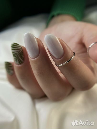 Модель на маникюр