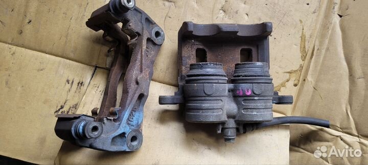 Суппорт передний правый 295мм subaru