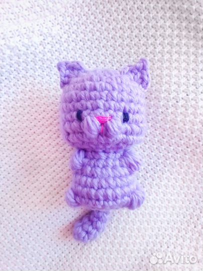 Вязаная игрушка крючком Котенок