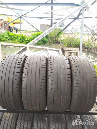 Michelin Pilot Sport 4 235/45 R18 98Y