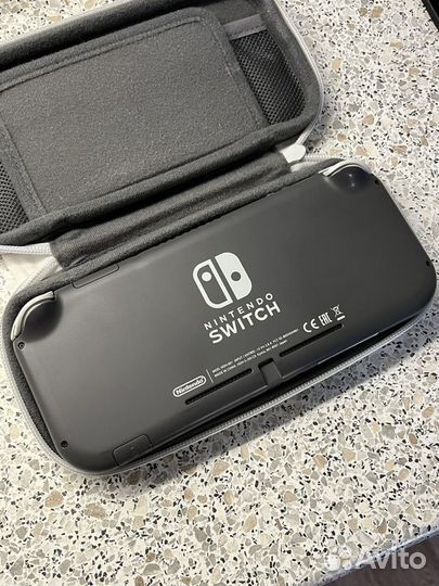 Nintendo Switch Lite с играми