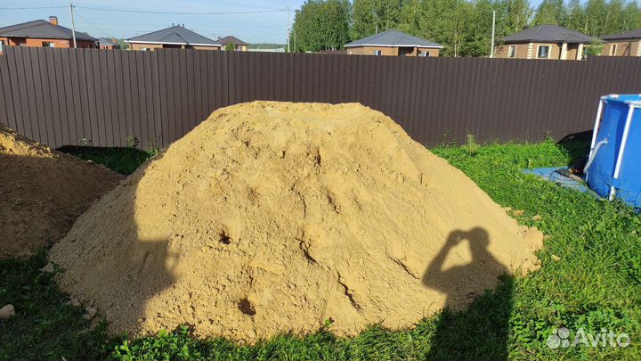Доставка рассыпчатого грунта суглинка земли, песка