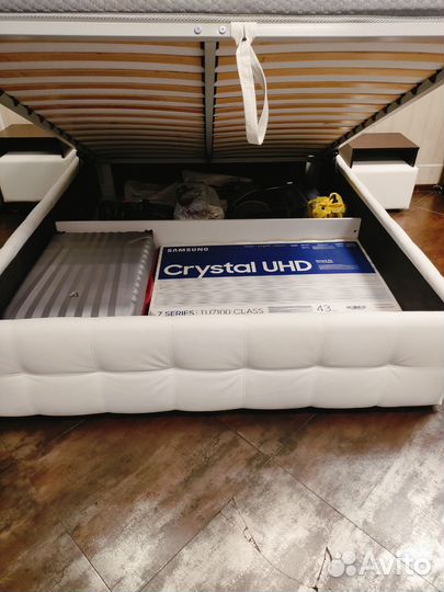 Кровать с матрасом