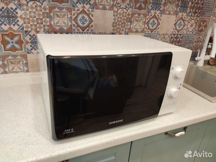 Микроволновая печь Samsung ME711KR