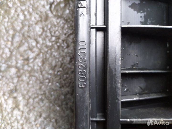 Решетка вентиляционная Bmw 525I E60 N52B25AF 2006