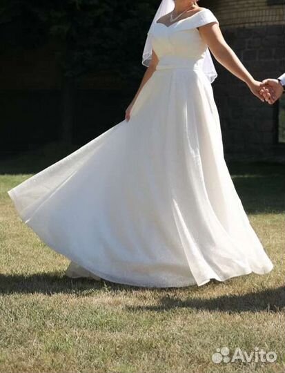 Свадебное платье со шлейфом в отличном состоянии