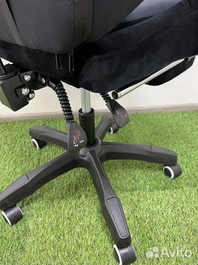 Офисное кресло (геймерское). Кресло для директора