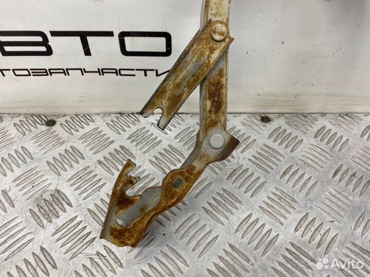 Б/У петля крышки багажника задний правый Chevrolet