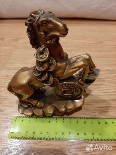 Статуэтки конь