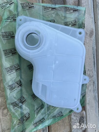 Бачок расширительный audi 80 audi 100 а4 A6 c4