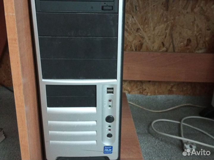 Монитор Samsung и системный блок