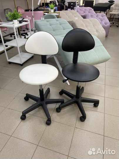 Стул на колесиках