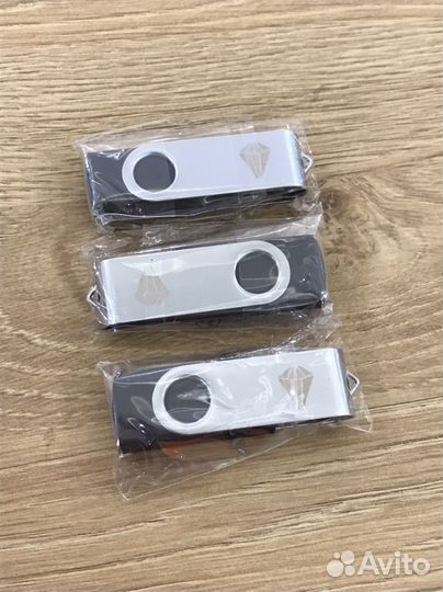 USB накопитель (флешка) на 8Gb
