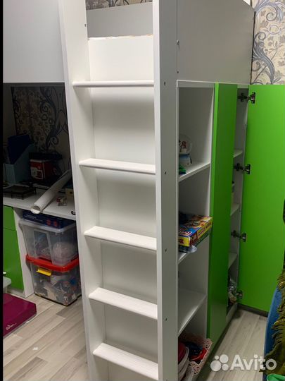 Детская кровать чердак со столом и шкафом